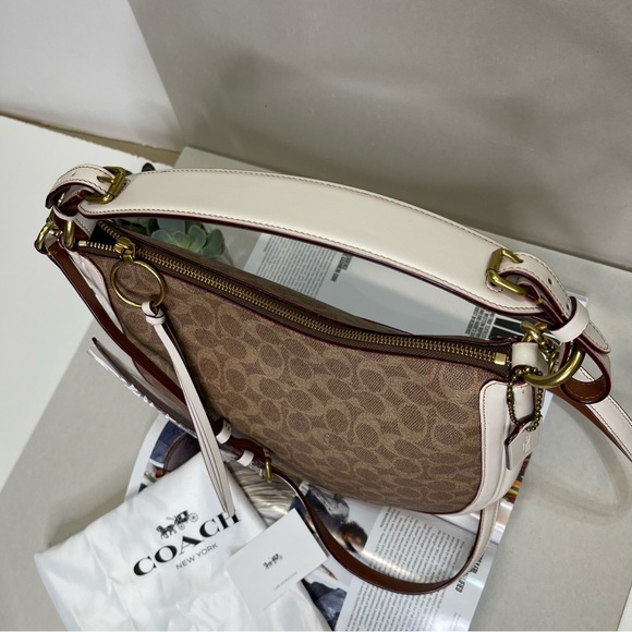 (new+tag) Coach style 38580 signature Sutton hobo w/ original dustbag - Picture 8 of 13